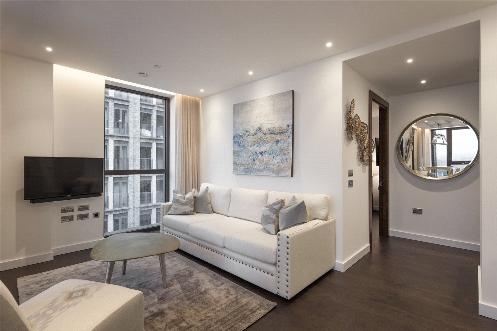 Flat Ponton Road in Greater London