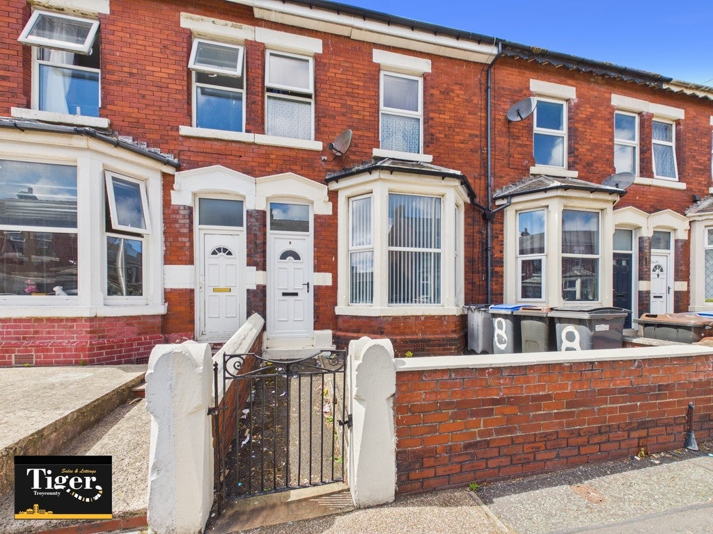 Flat Cambridge Road in Blackpool