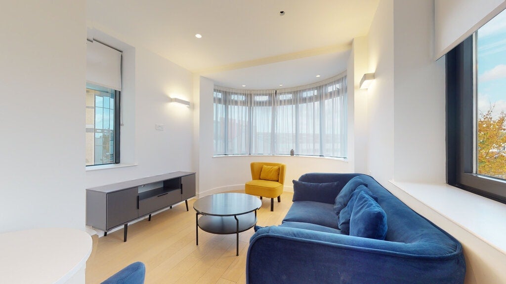 Flat Great West Road in Greater London