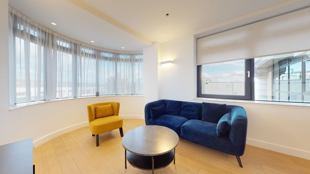 Flat Great West Road in Greater London