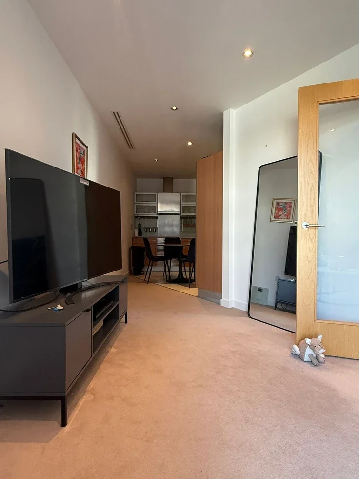 Flat Basil Street in Greater London