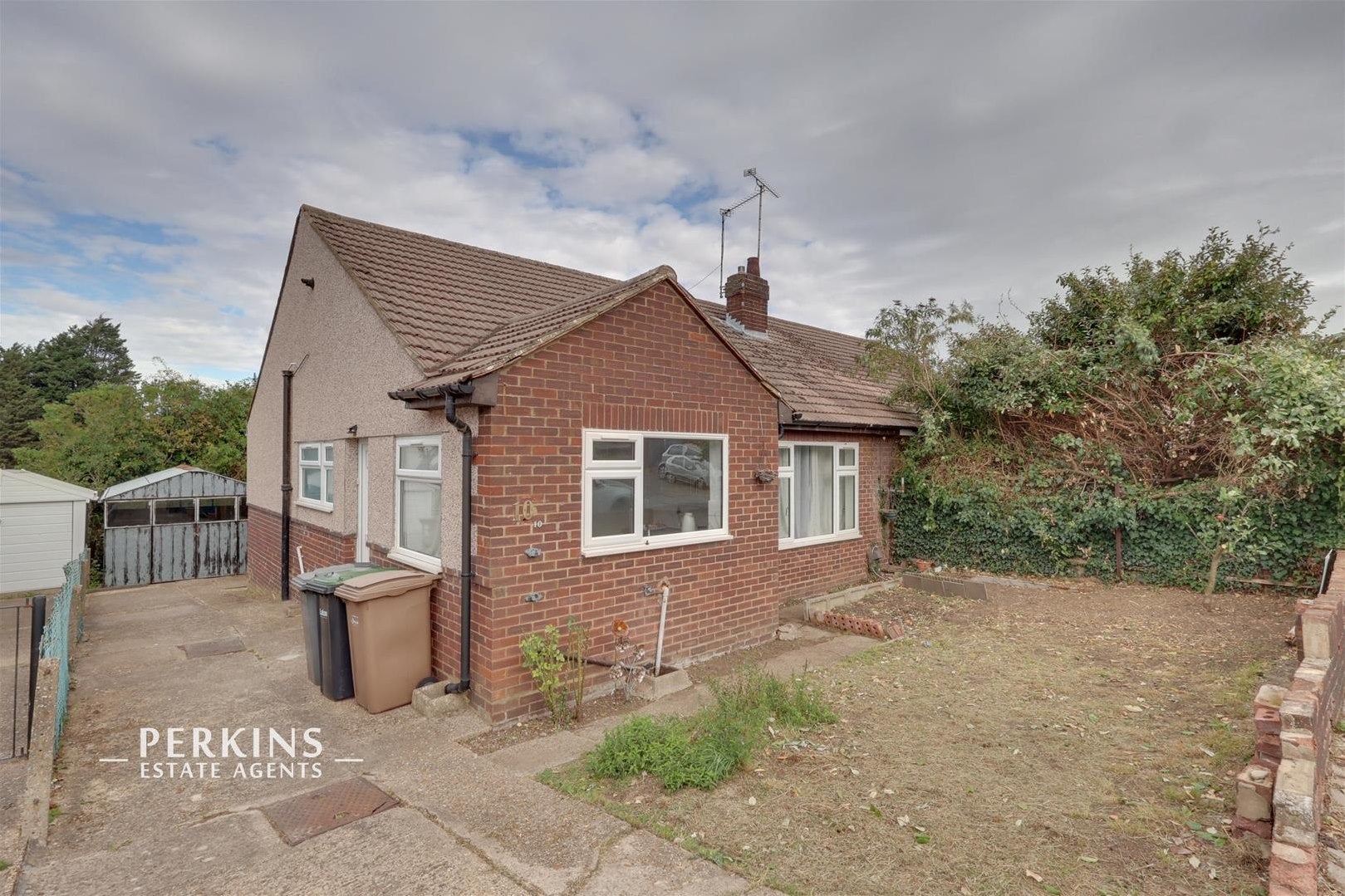 House Crescent Road in Luton