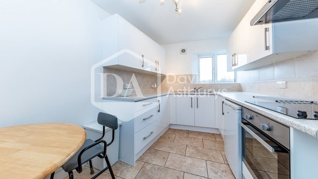 Flat Fairfield Gardens in Greater London