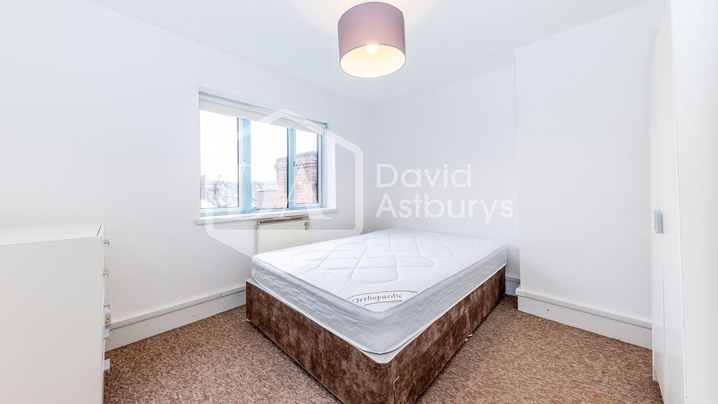 Flat Fairfield Gardens in Greater London