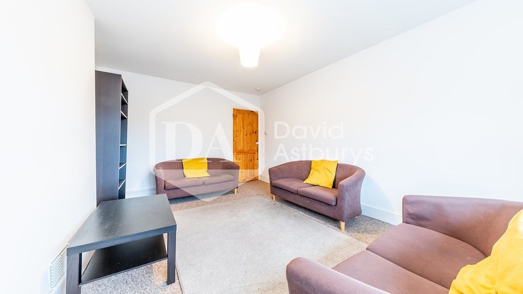 Flat Fairfield Gardens in Greater London