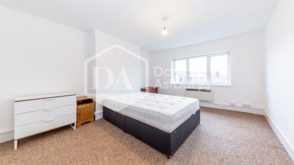 Flat Fairfield Gardens in Greater London