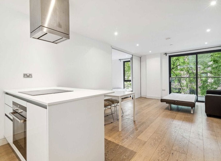 Flat Pomell Way in Greater London