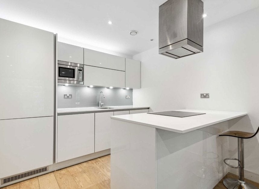 Flat Pomell Way in Greater London