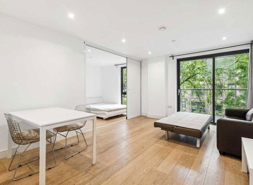 Flat Pomell Way in Greater London