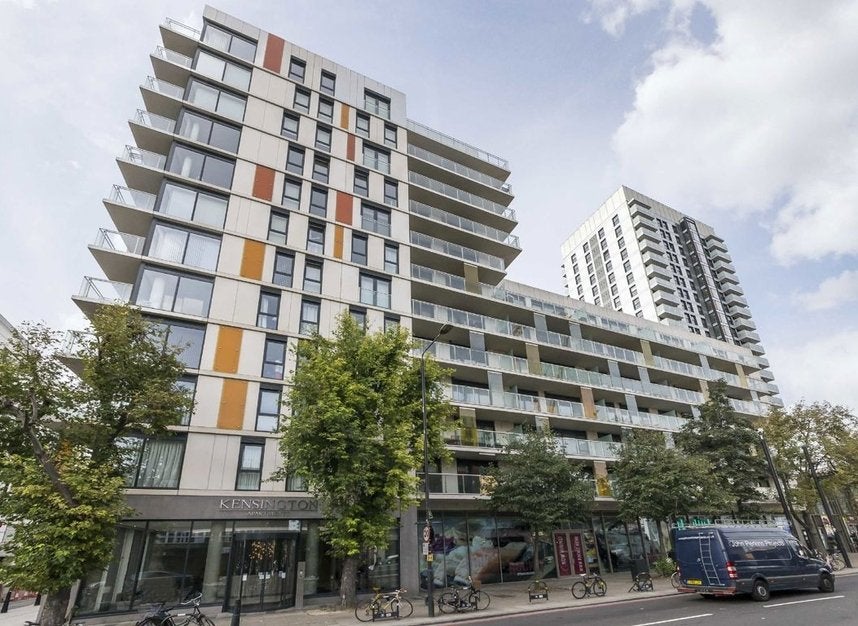 Flat Pomell Way in Greater London
