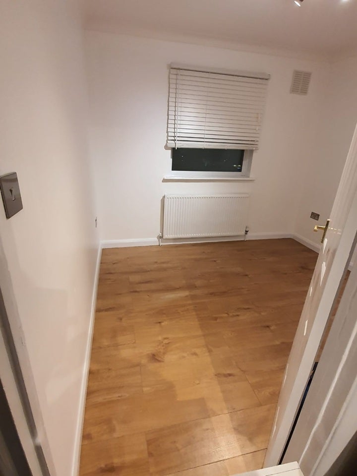 Flat Wrythe Lane in Greater London