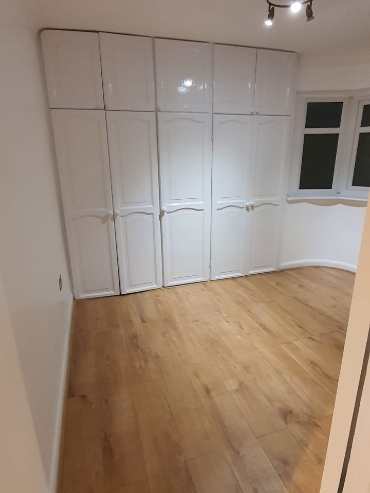Flat Wrythe Lane in Greater London