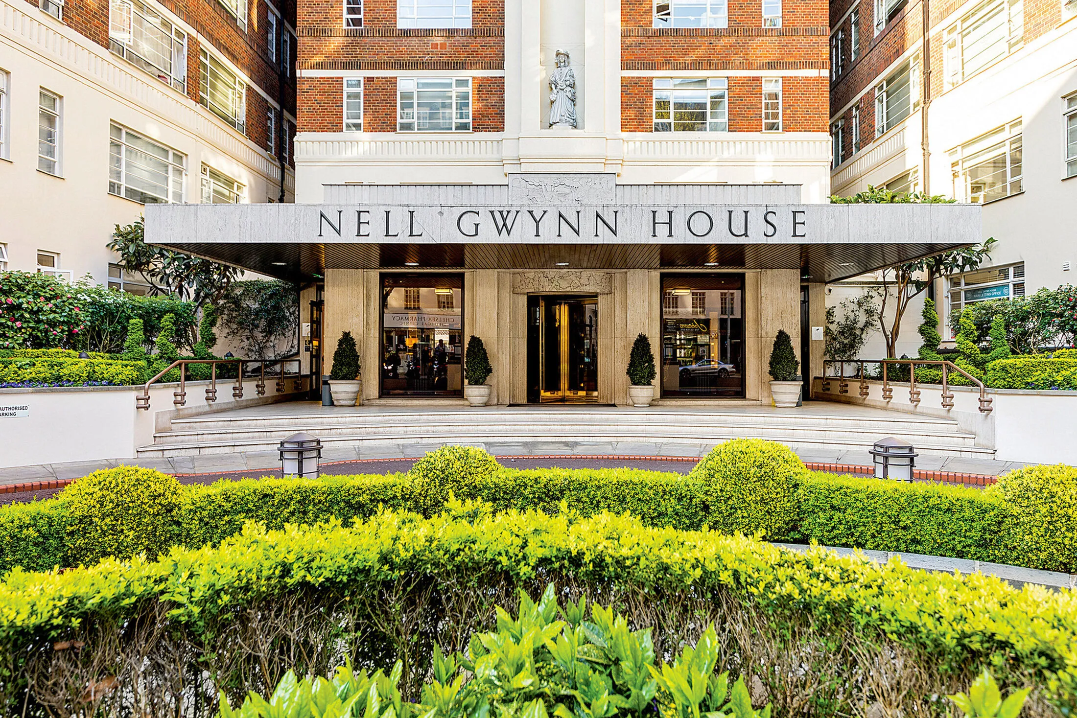 Flat Sloane Avenue in Greater London