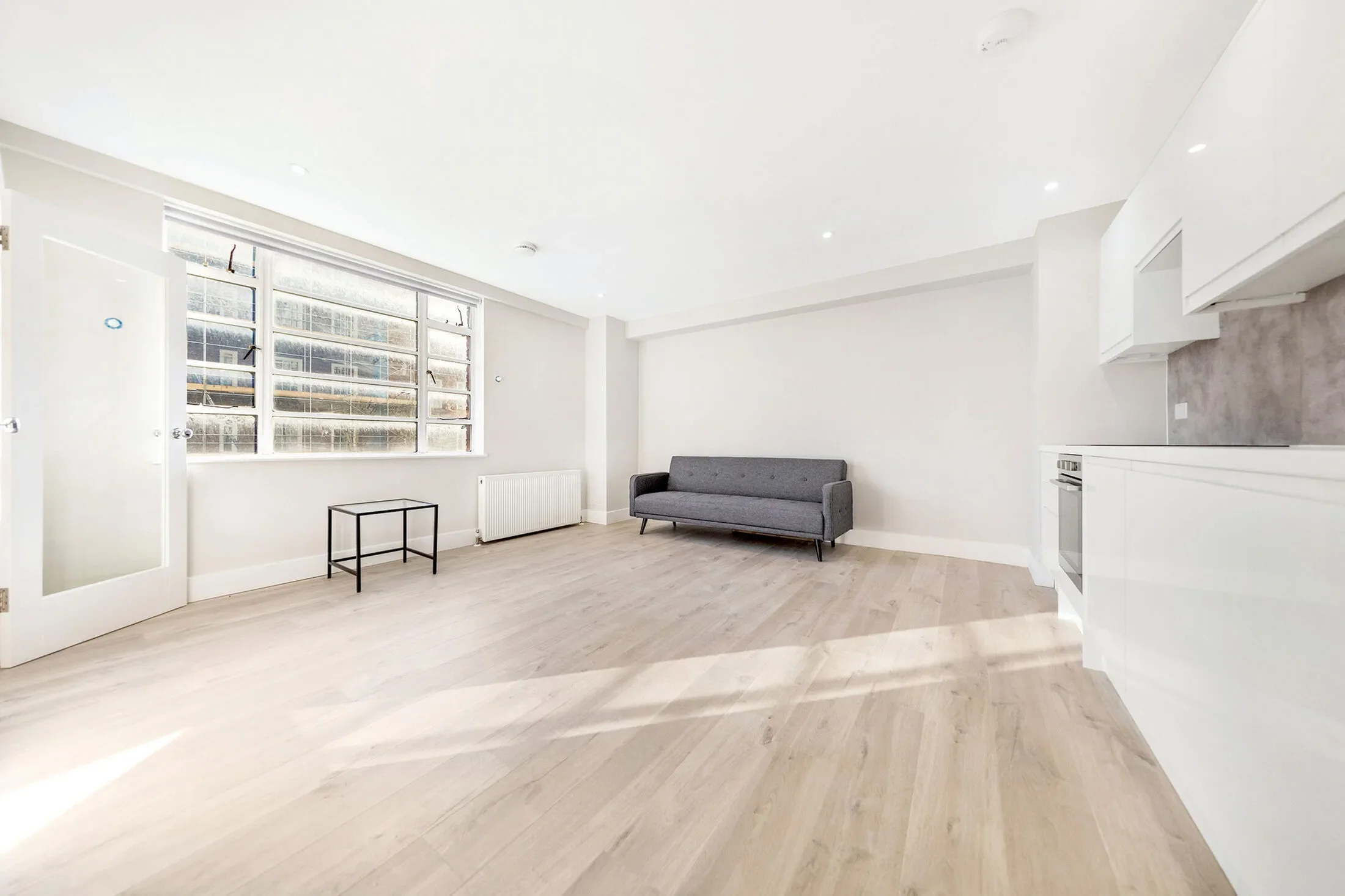 Flat Sloane Avenue in Greater London