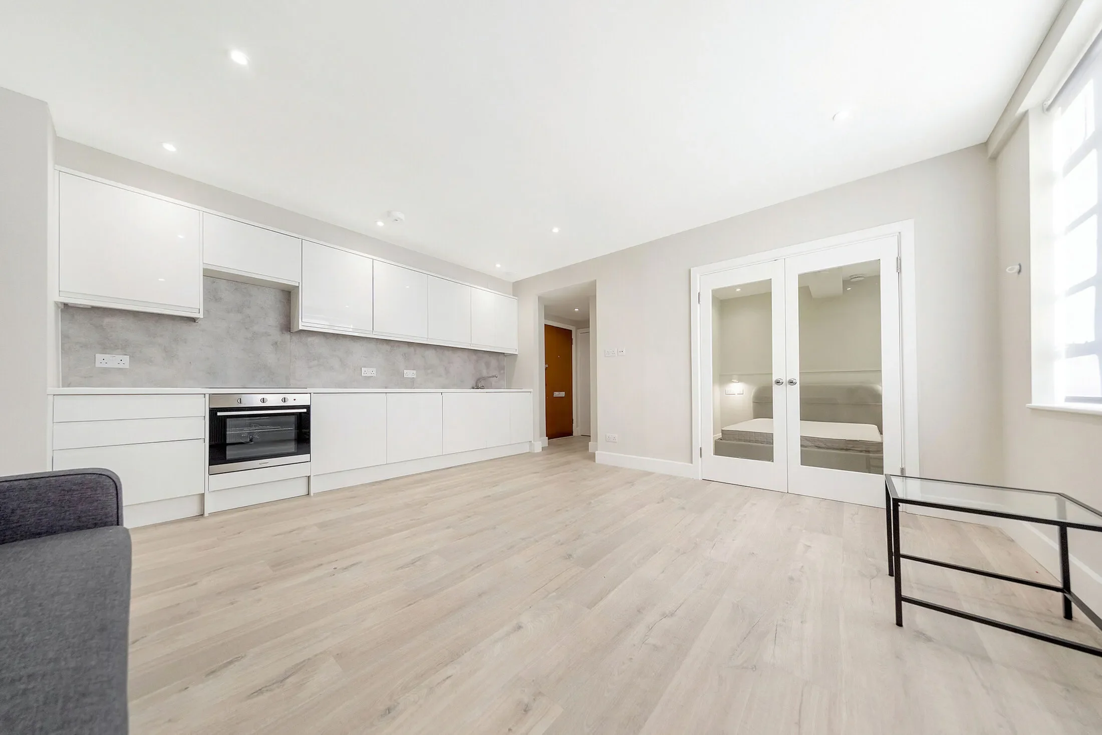 Flat Sloane Avenue in Greater London