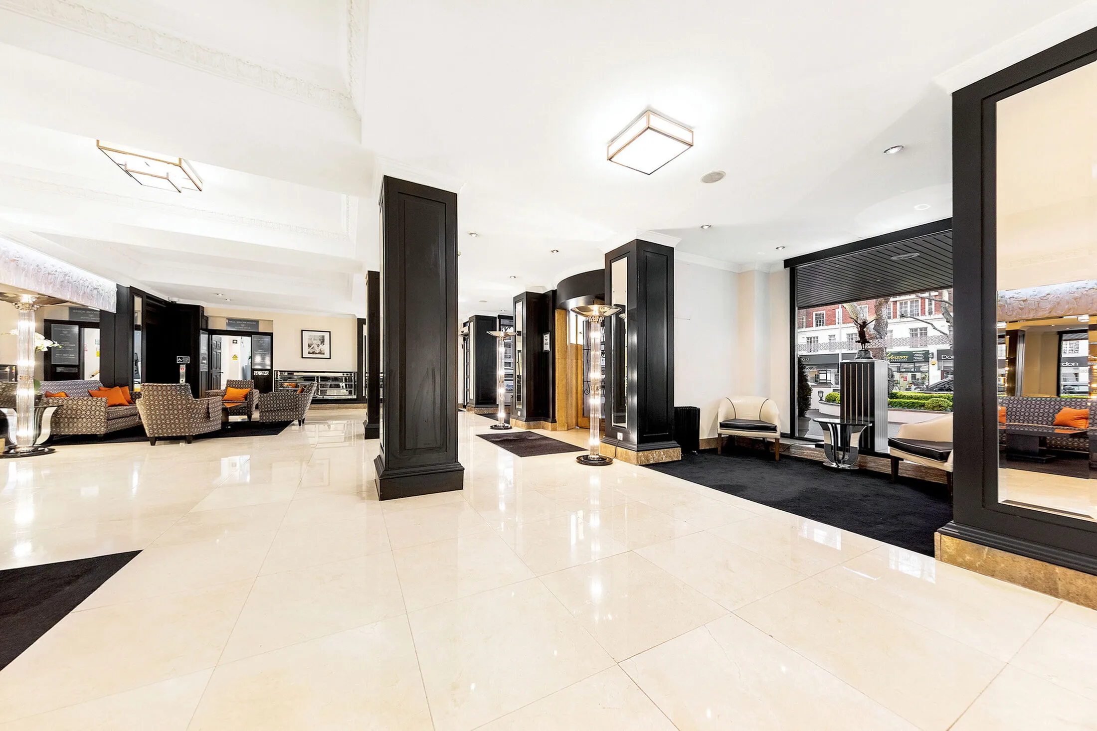 Flat Sloane Avenue in Greater London