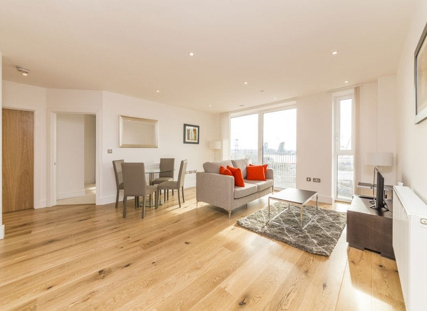 Flat Sovereign Close in Greater London