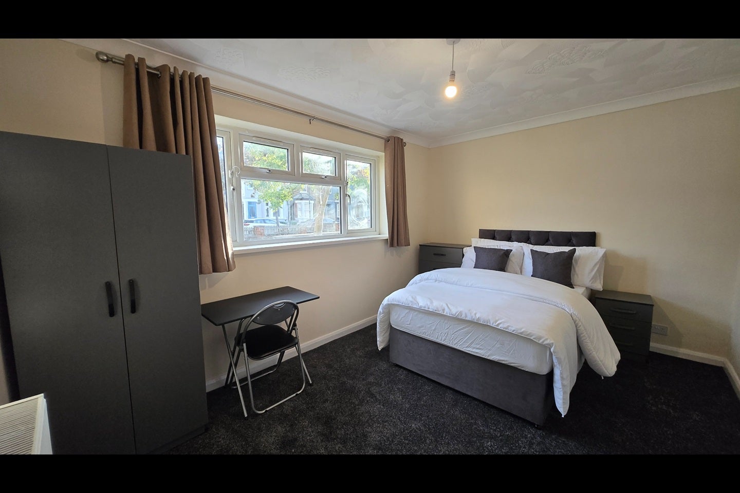 Room Marmadon Road in Greater London