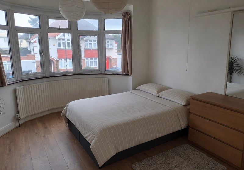 Room Rowantree Road in Greater London