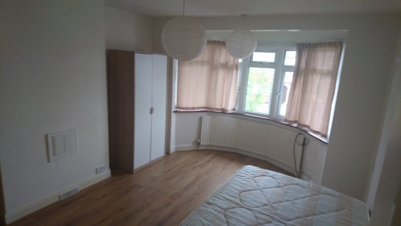 House Rowantree Road in Greater London