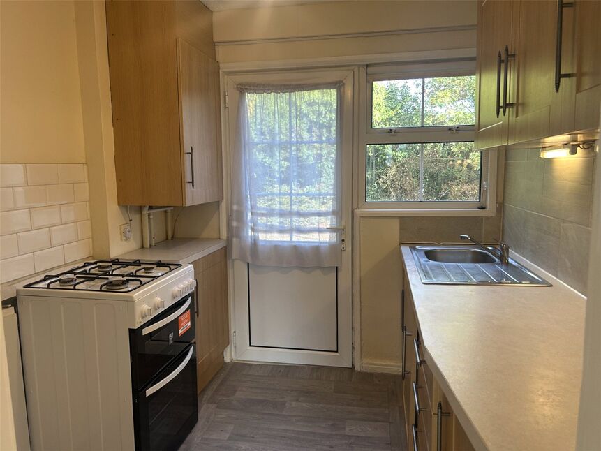 Flat Bathurst Walk in Richings Park