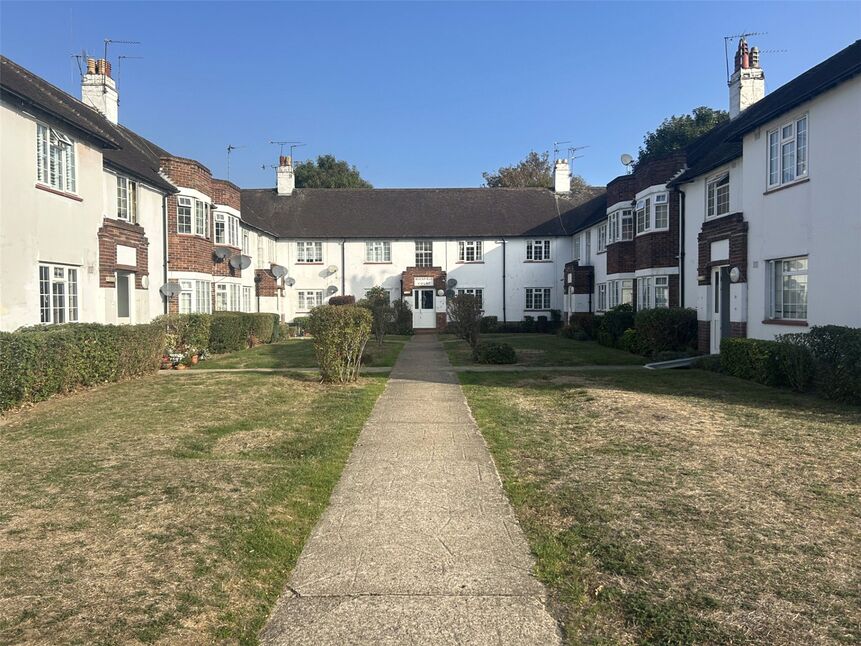 Flat Bathurst Walk in Richings Park