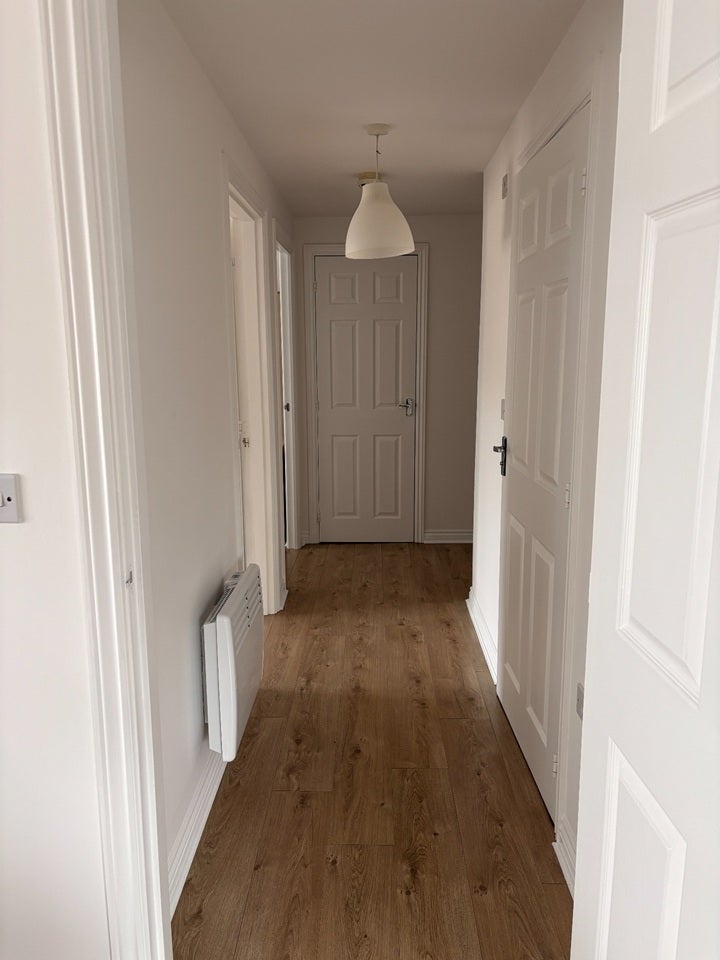 Flat Blackburn Way in Greater London