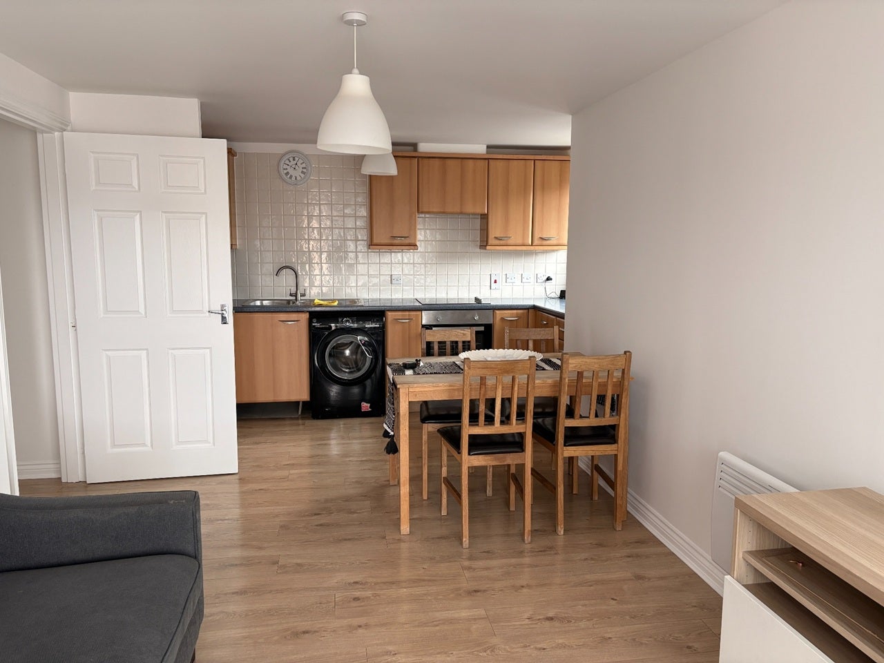 Flat Blackburn Way in Greater London