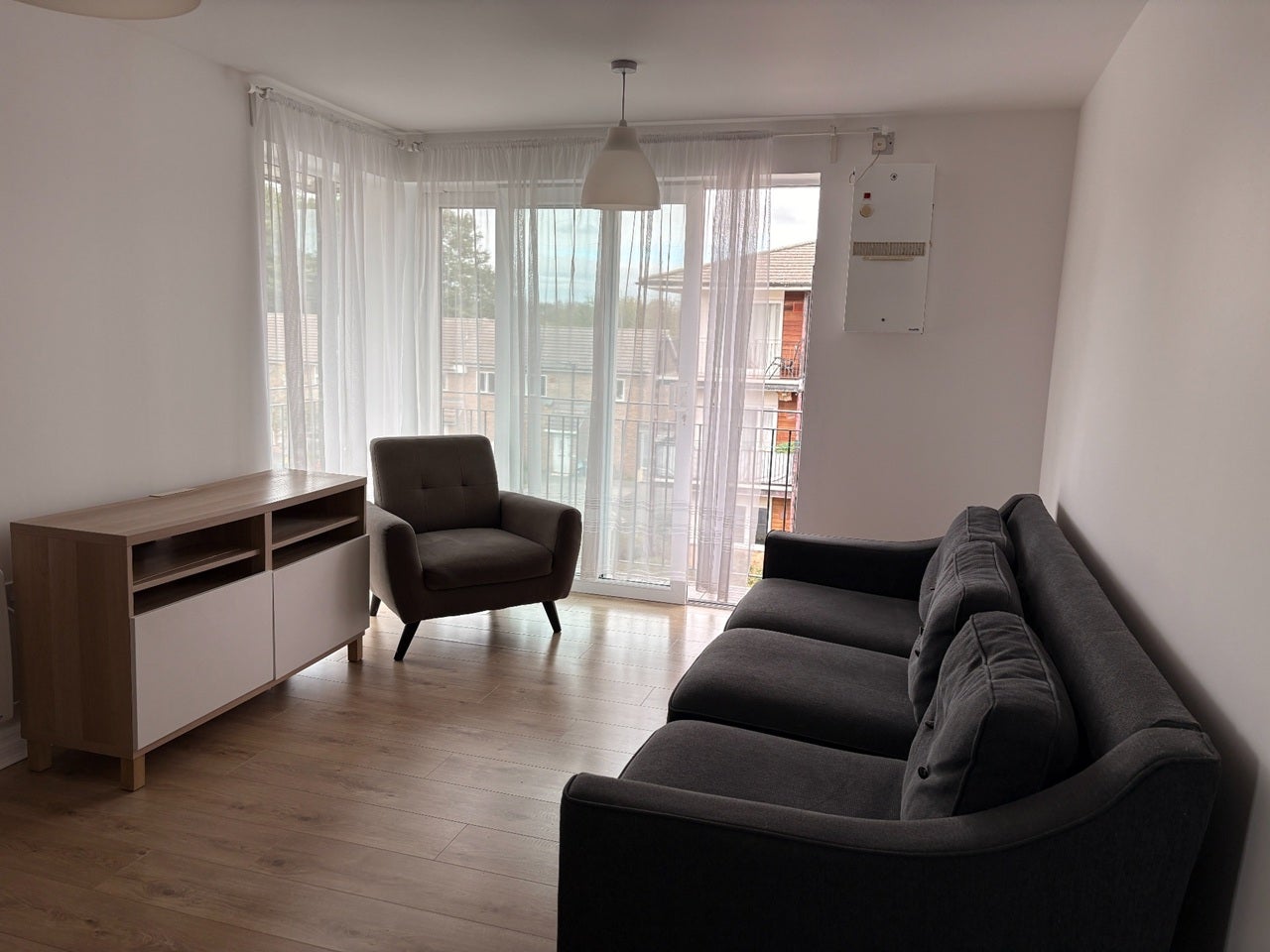 Flat Blackburn Way in Greater London