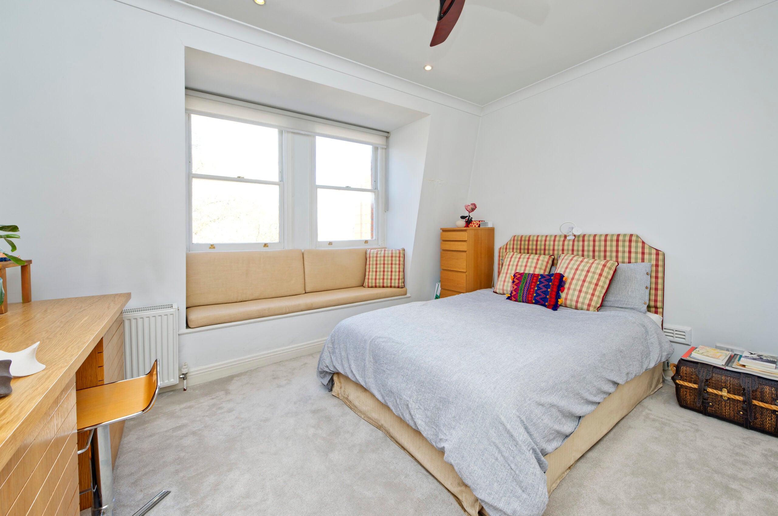 Flat Courtfield Road in Greater London