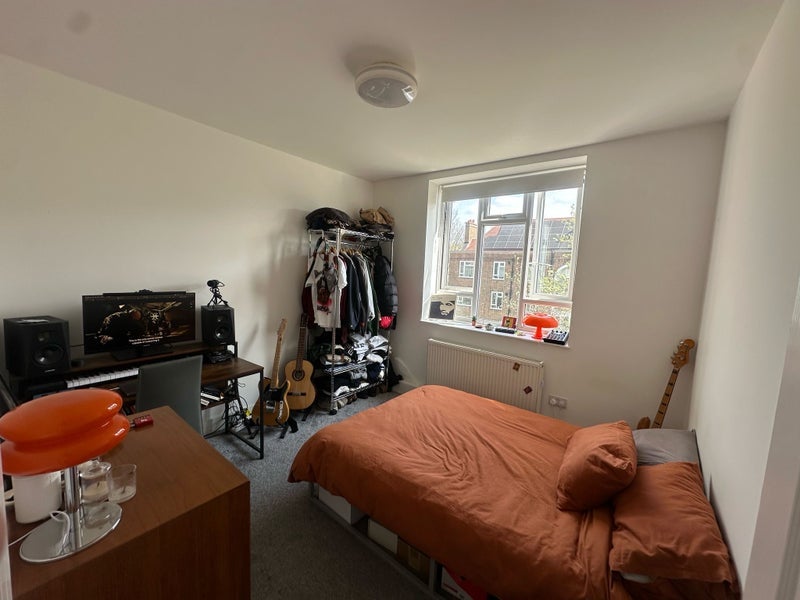 Room Whiston Road in Greater London