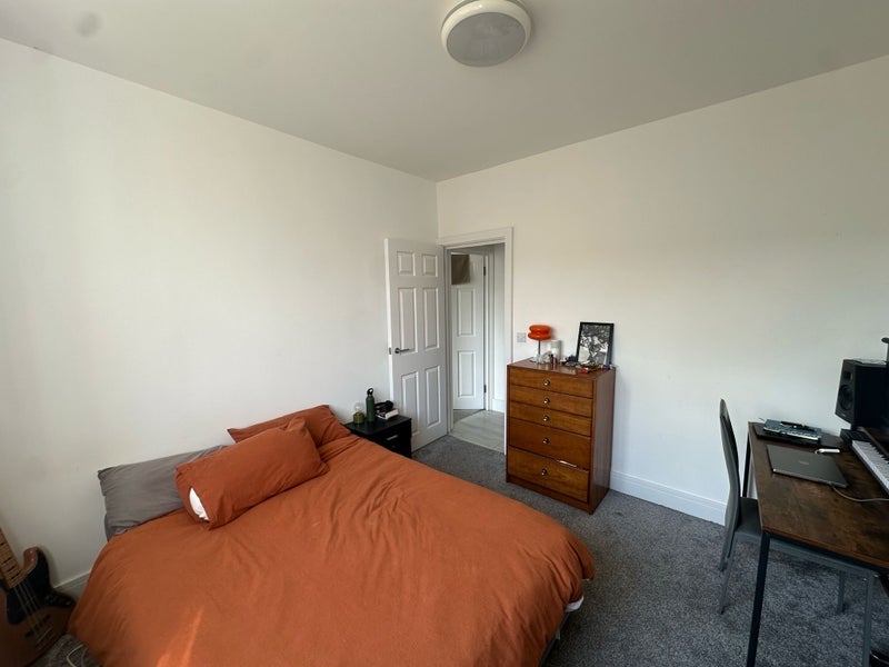Room Whiston Road in Greater London