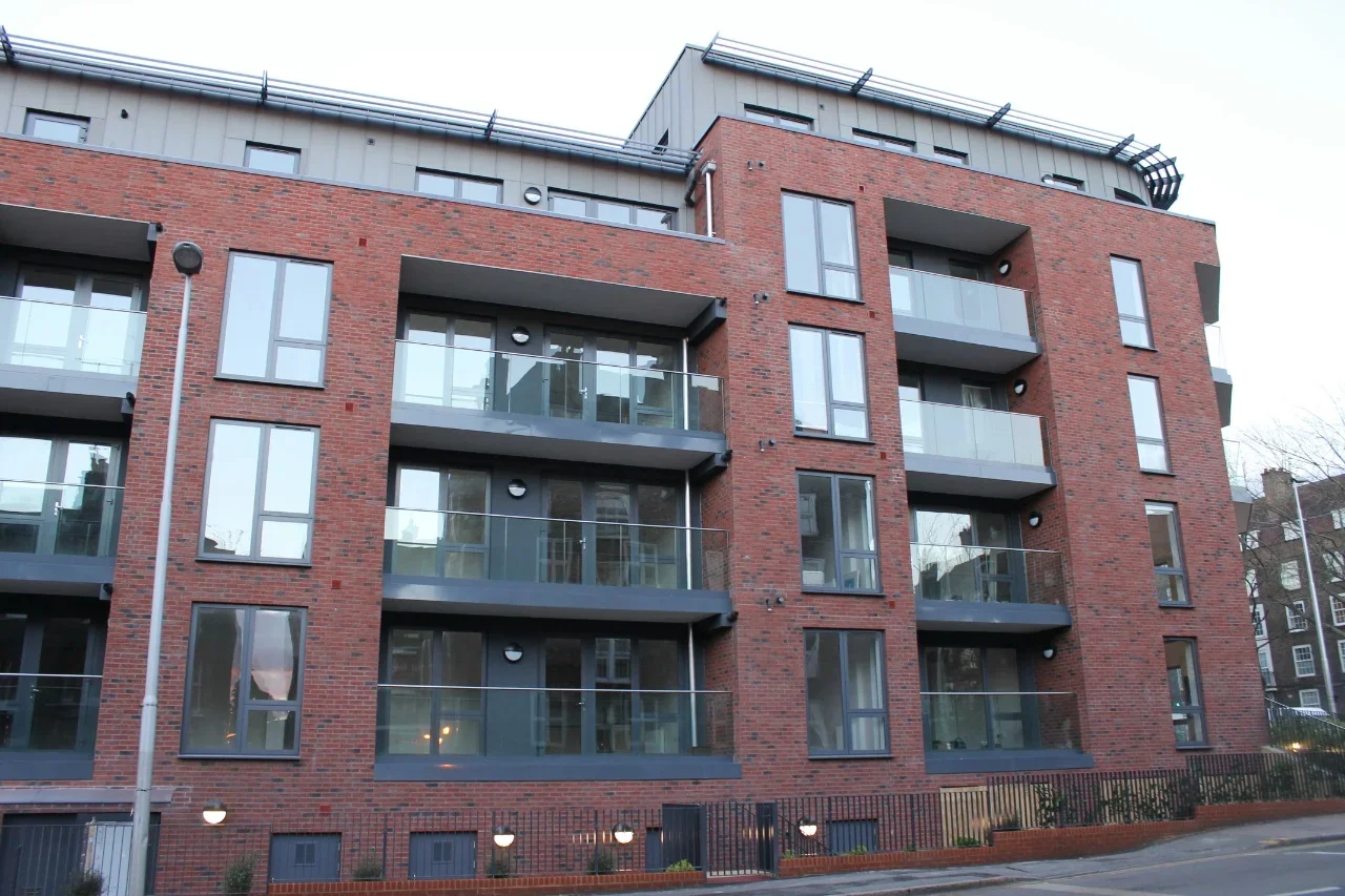Flat Stewarts Road in Greater London