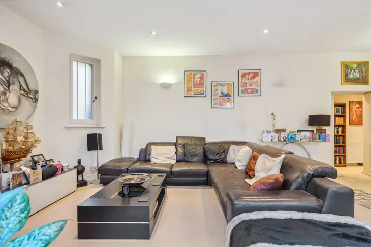 Flat Warwick Road in Greater London