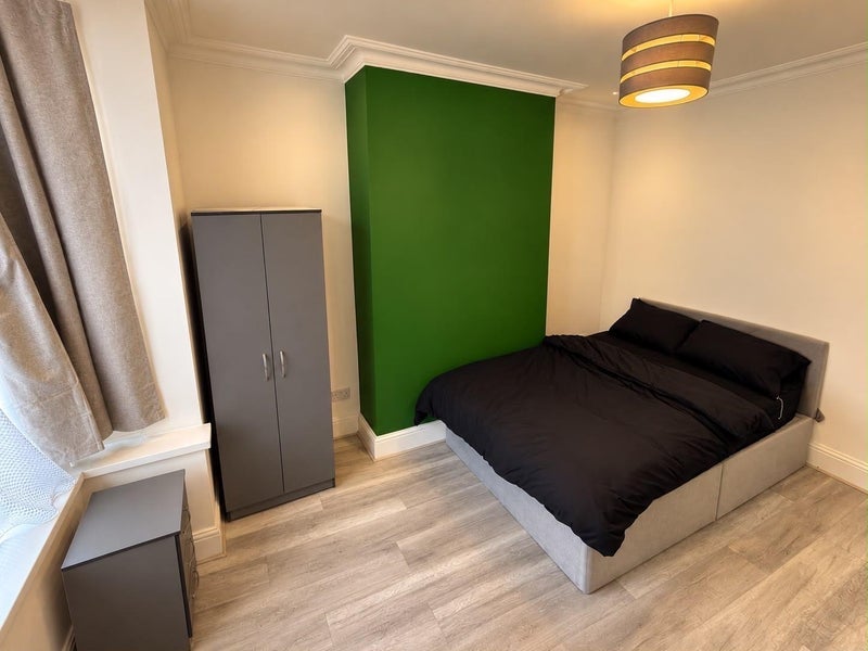 Room Aston Lane in Birmingham