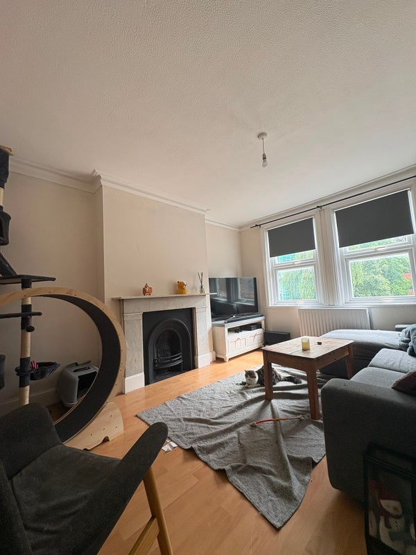 Room Station Road in Greater London