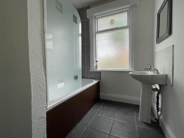 Room Station Road in Greater London