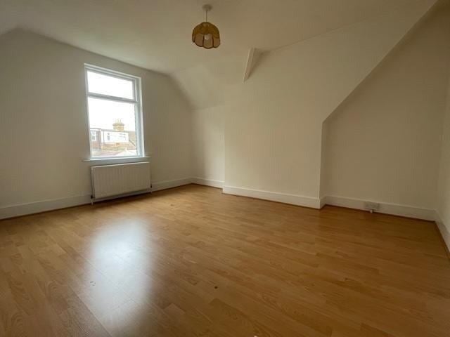 Room Station Road in Greater London