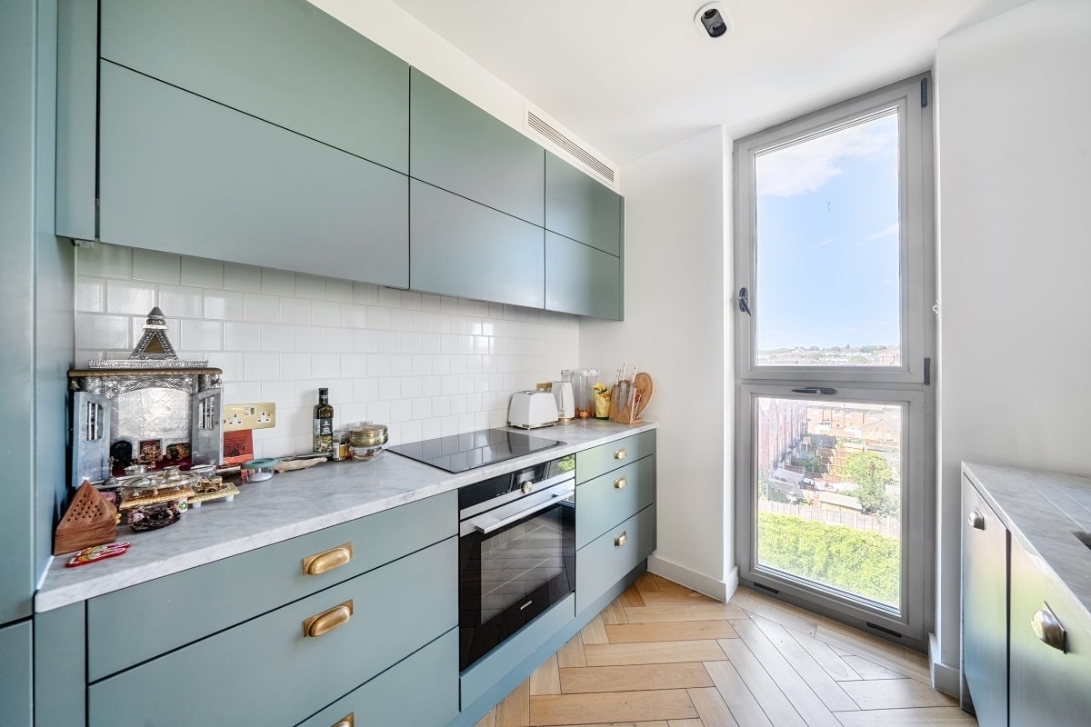 Flat Heritage Lane in Greater London