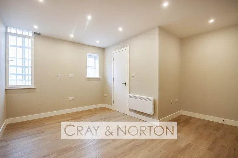 Flat North End in London