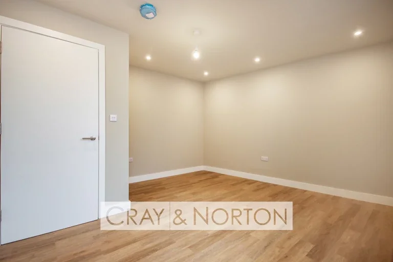Flat North End in London