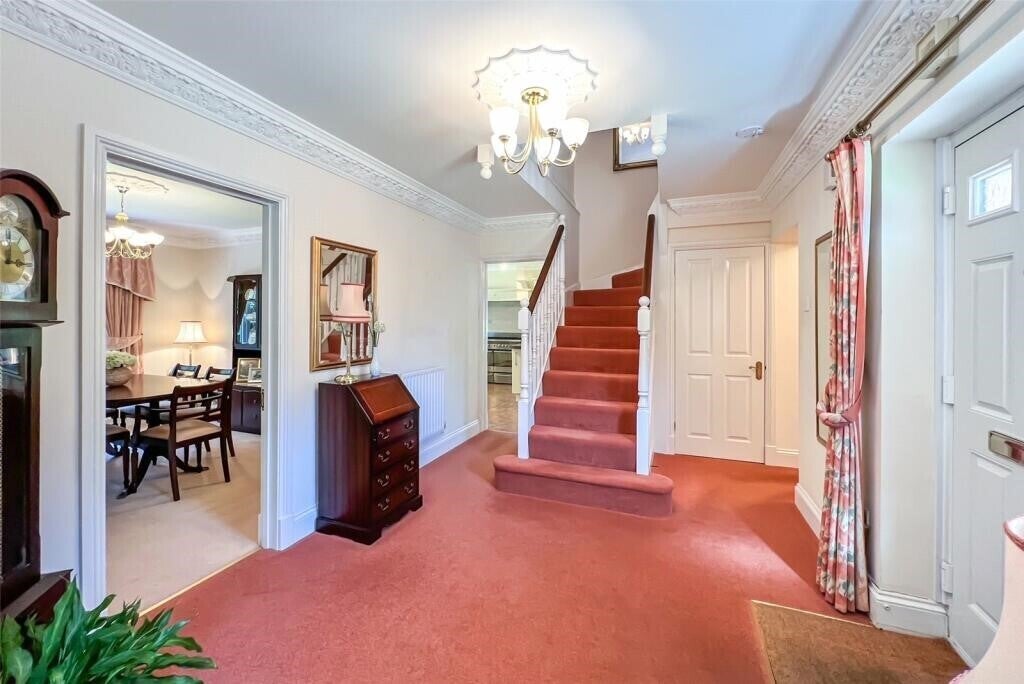 House Dumbleton Close in West End