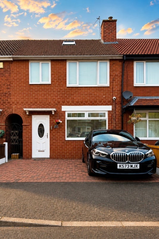 Room Deepdale Drive in Salford