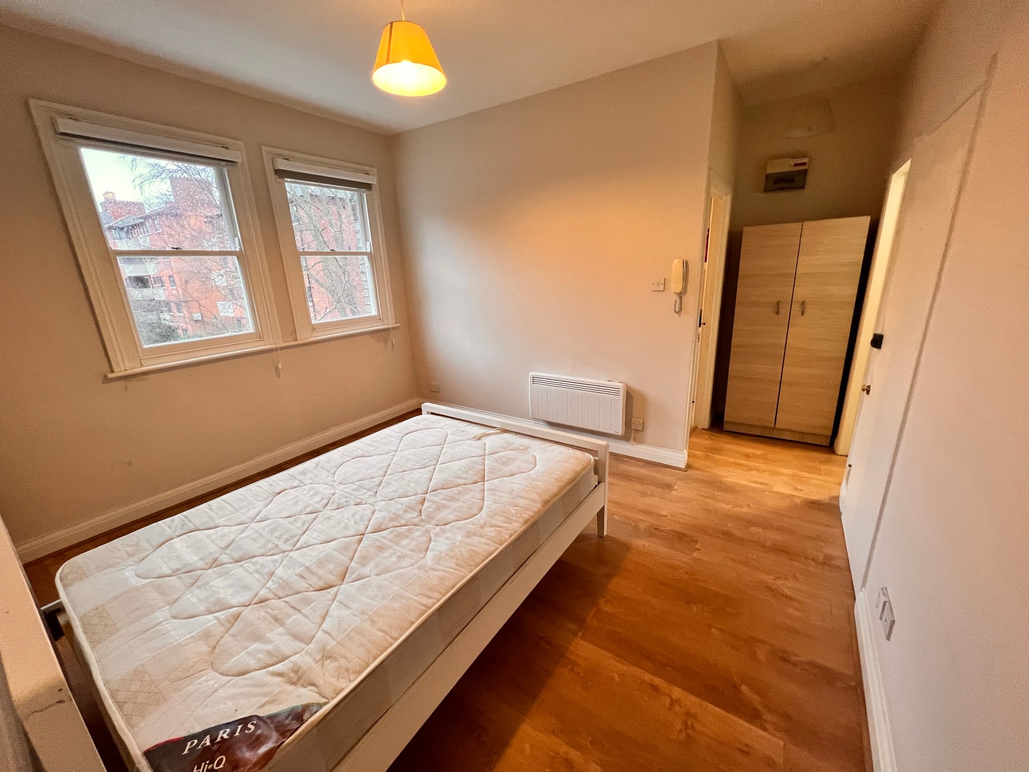 Flat Pleshey Road in Greater London