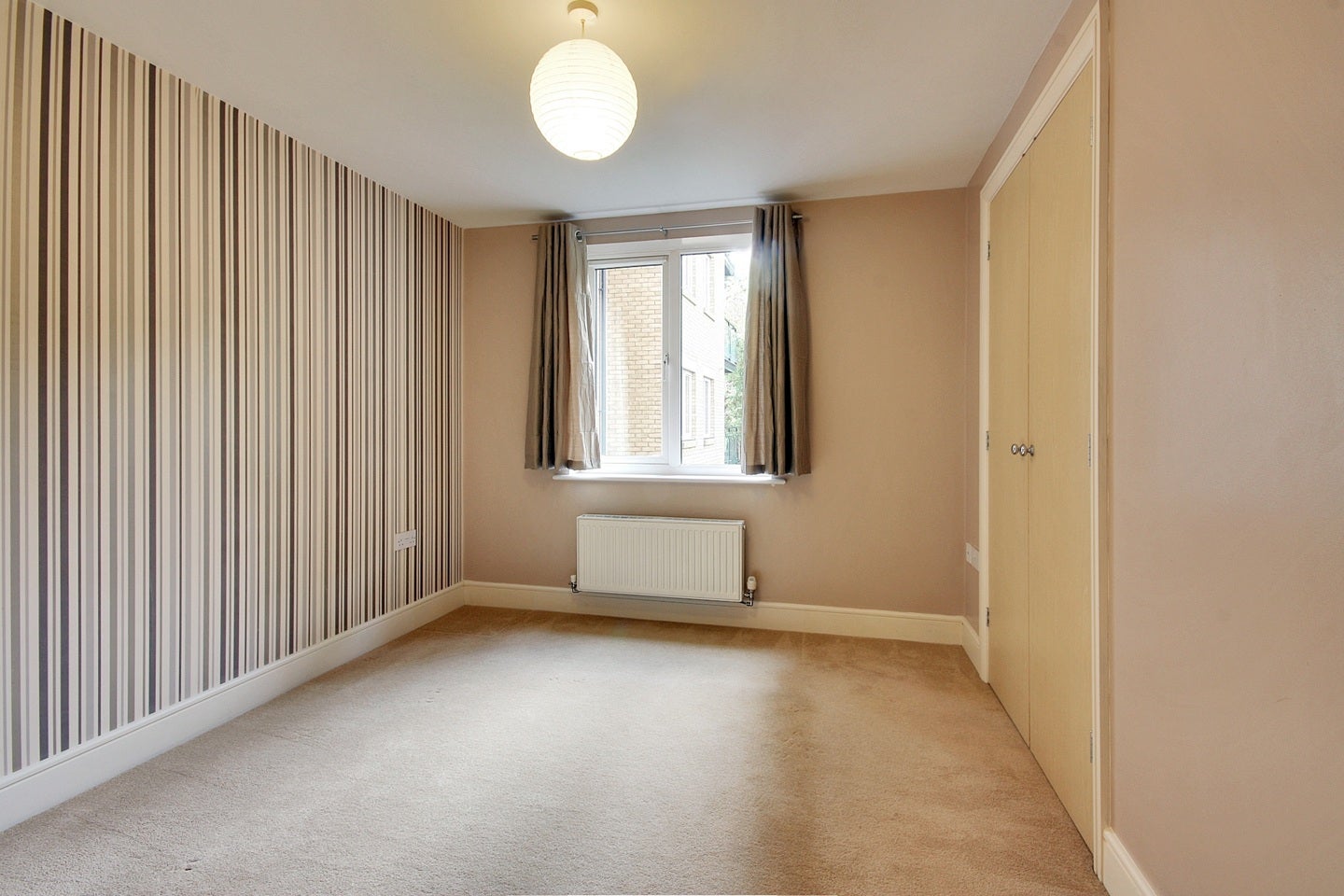 Flat Black Eagle Drive in Dartford