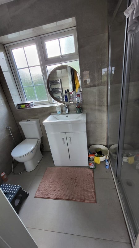 Room Hemlock Road in Greater London