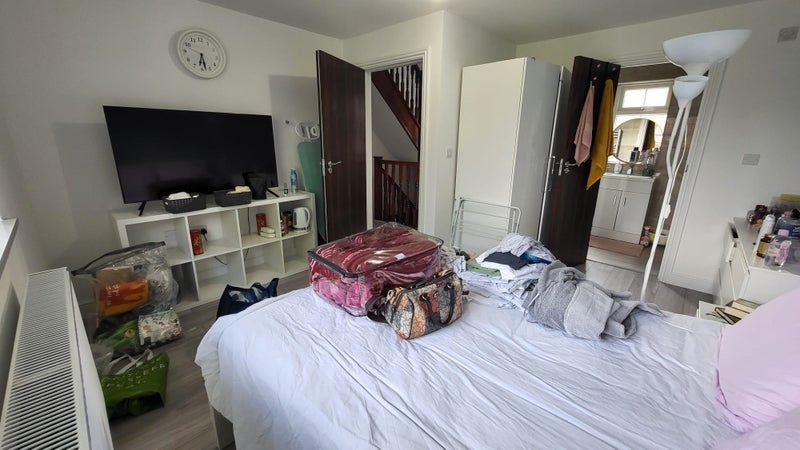 Room Hemlock Road in Greater London