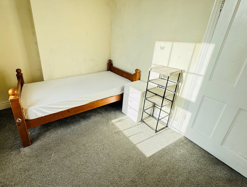 Room Semley Place in Greater London
