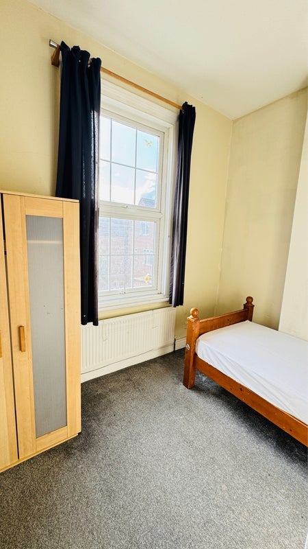 Room Semley Place in Greater London