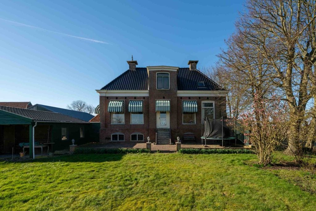 Huis Hoarnestreek 11 in Pietersbierum